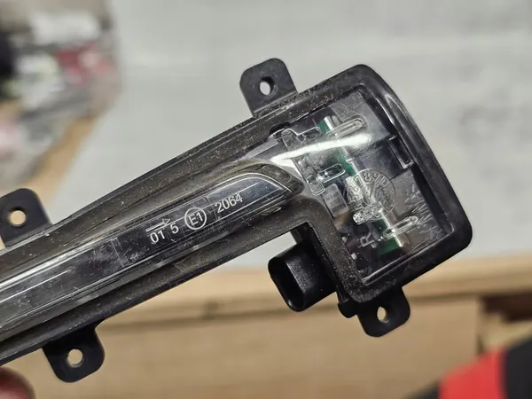 Indicador de Espelho Audi TT Direito OE 8J0949102 image 3