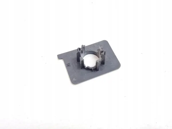 Audi OE Pysäköintisensorin kiinnike OEM 4KE919267C image 2