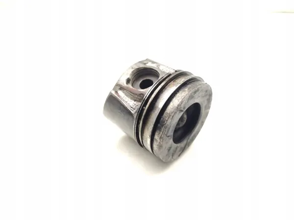 Peugeot RHR Zuiger 2.0 HDi 140PK Gebruikt Motoronderdeel image 2