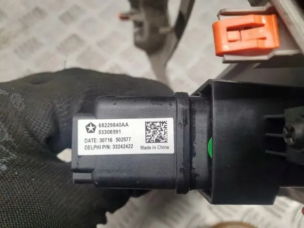 Port USB OEM 68229840AA pour Chrysler Pacifica 2018 image 6