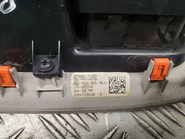 Port USB OEM 68229840AA pour Chrysler Pacifica 2018 image 8