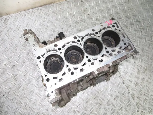 Mercedes W213 2.0D motorblock botten OEM 654920 image 2
