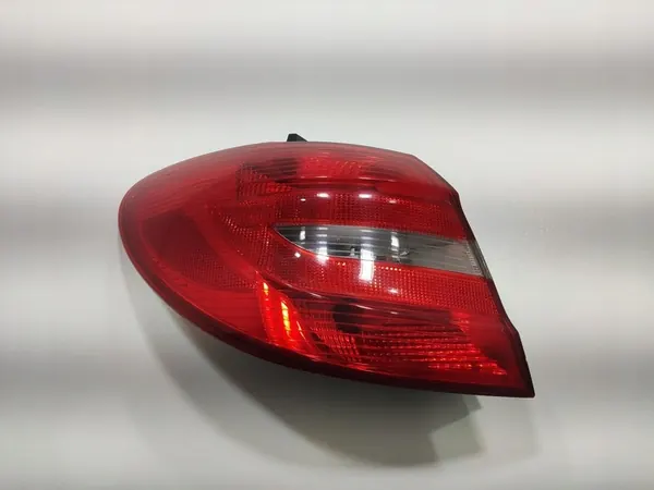 Linker achter spatbordlamp Mercedes B-Klasse W246 2011-2014 A2468200164 image 2