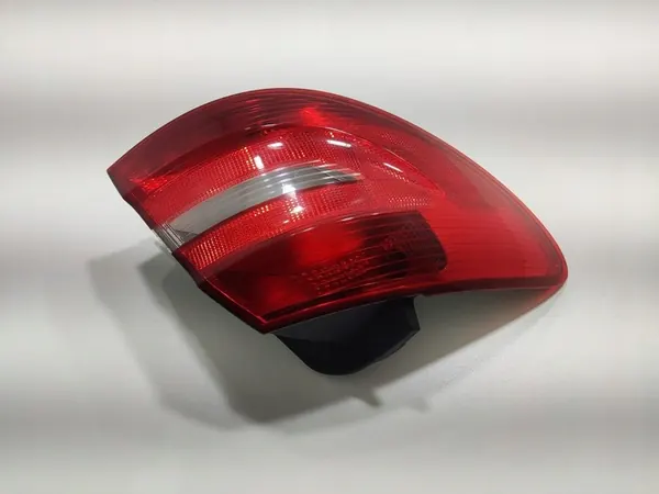 Linker achter spatbordlamp Mercedes B-Klasse W246 2011-2014 A2468200164 image 3