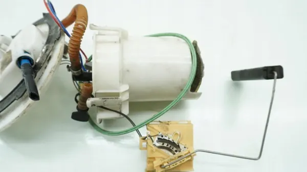 Pompe à carburant Saab OEM MMAUTKO-25698- pour 9-3 2.8 V6 image 3
