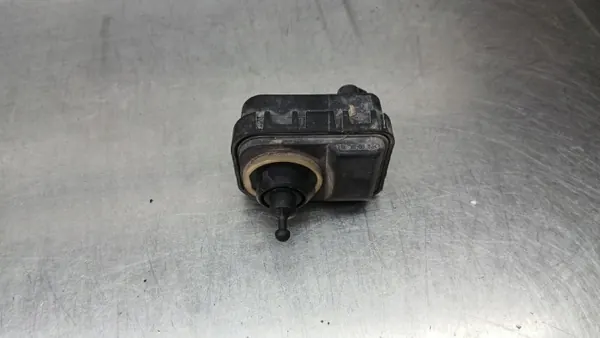 Moteur de réglage phare OEM 131602/VOLVOMAR image 2