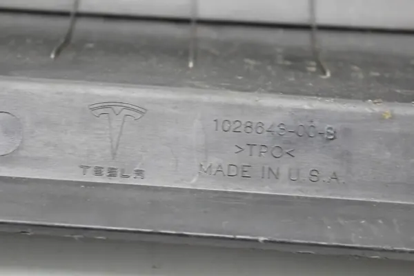 Tesla voorruitwisserarm OEM 102864300B - Gebruikt image 8