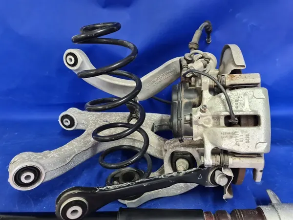 Audi A6 C7 Assemblaggio Giunto Posteriore Sinistro OE 8K0505431AM image 6