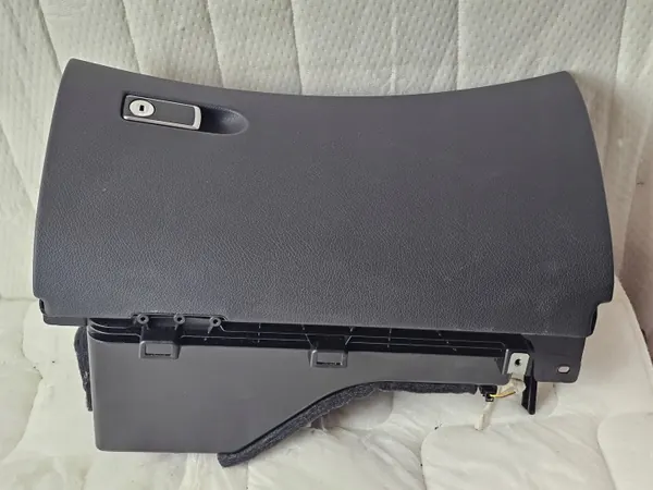 Konsolförvaringslåda OEM A2136801309 Mercedes W213 image 2