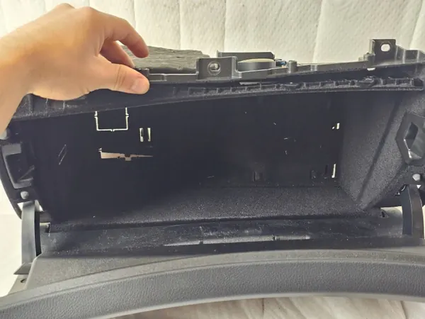 Konsolförvaringslåda OEM A2136801309 Mercedes W213 image 3