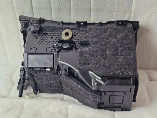Konsolförvaringslåda OEM A2136801309 Mercedes W213 image 4