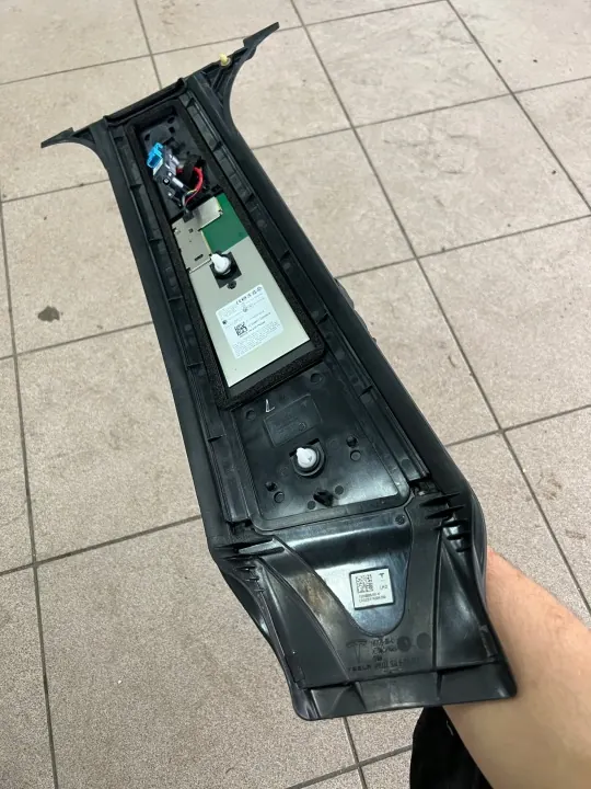 Tesla Model Y Linker Pilaarcamera Afdekking OEM 1506885-00-H image 3