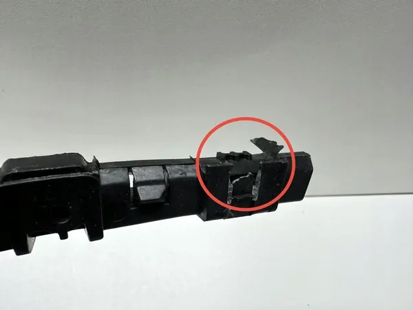 Deslizamento de montagem do para-choque traseiro esquerdo Renault Kadjar 850454989R image 4