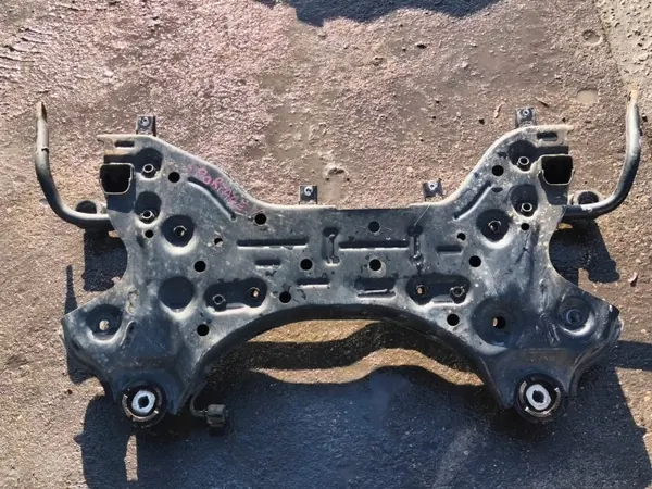 Soporte motor delantero OEM 62401-D7650 usado image 2