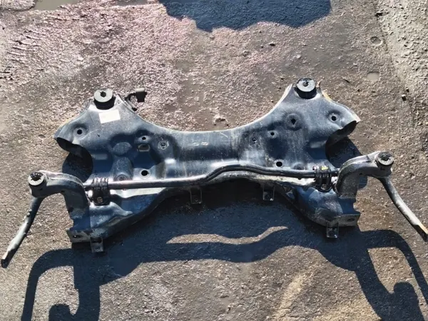Soporte motor delantero OEM 62401-D7650 usado image 3