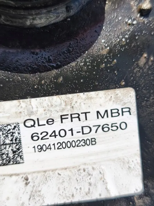 Soporte motor delantero OEM 62401-D7650 usado image 5