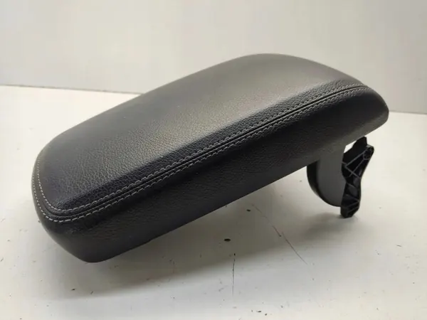 Accoudoir Mercedes-Benz A W176 2017 OEM 1246042 image 2