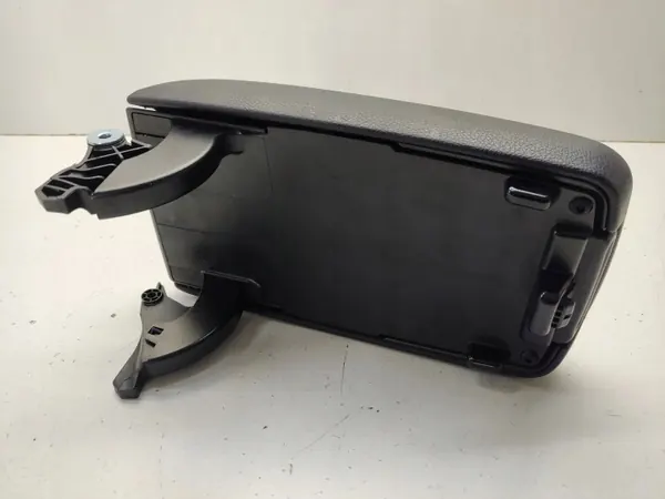 Accoudoir Mercedes-Benz A W176 2017 OEM 1246042 image 4