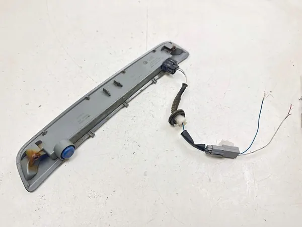 TOYOTA OE 81570-05110 LUZ DE FREIO LED AVENSIS, AURIS image 3