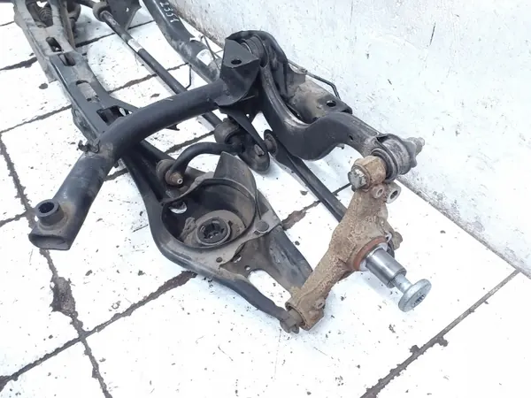 OEM 5Q0505315G Peräkoukku palkki Audi A3 8V:lle image 3