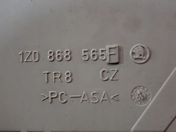 Aurinkolasikotelo SKODA OCTAVIA II 08-13 1Z0868565F image 4