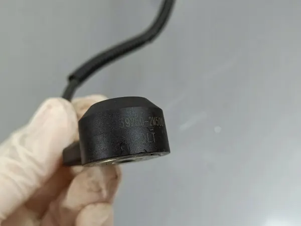 Hyundai Klopfsensor OEM 392502W500 - Gebraucht image 4