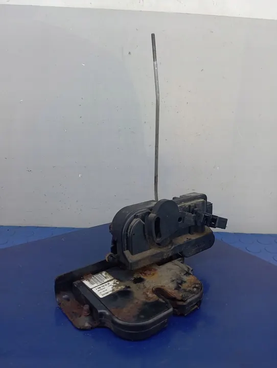 MERCEDES VITO W639 Tailgate Lock A6397400035 image 2