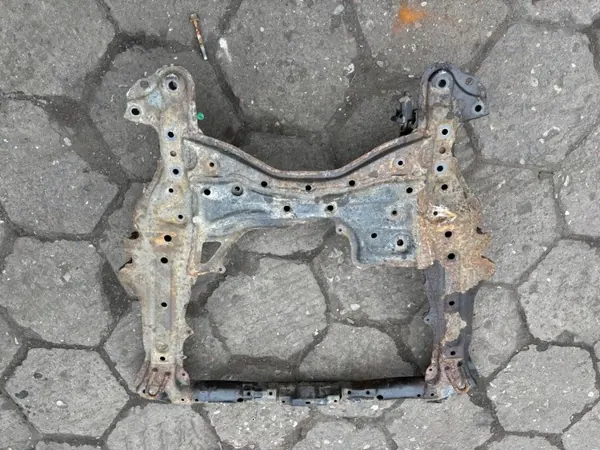 Honda CR-V III 2.2 i-DTEC Etumoottorituki 06-12 image 10