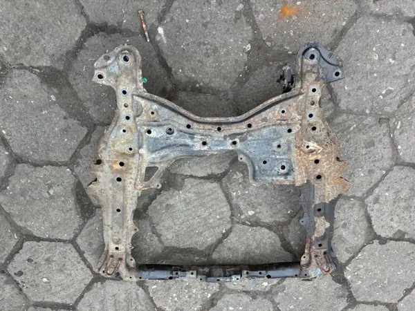 Honda CR-V III 2.2 i-DTEC Etumoottorituki 06-12 image 9