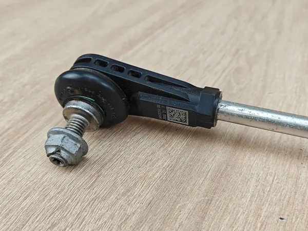 Stabilointilinkki vasen etu OEM 6893359 BMW 2.0D G26 image 3