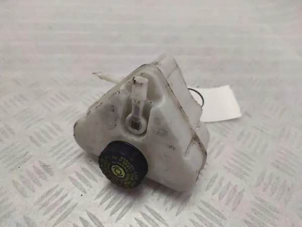 Mercedes-Benz Bromsvätskebehållare OEM A2224300002 image 2