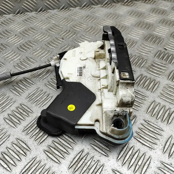 Bakre Höger Dörrlås VW Passat Variant B8 5NA839016D image 2