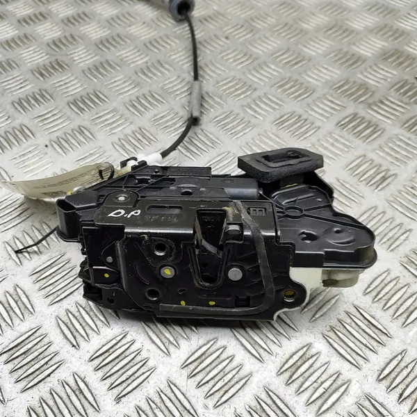 Bakre Höger Dörrlås VW Passat Variant B8 5NA839016D image 3