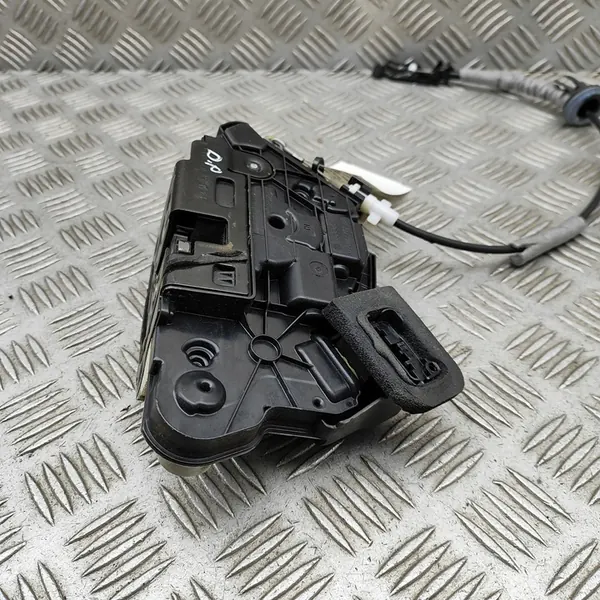 Bakre Höger Dörrlås VW Passat Variant B8 5NA839016D image 4