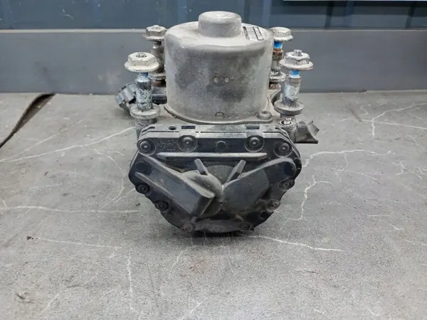 Pompe ABS OEM P31362373 pour Volvo V60 2.4L 2014 image 2