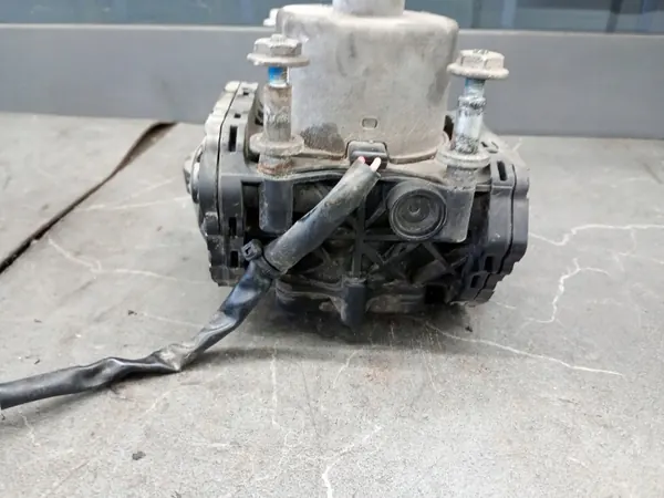 Pompe ABS OEM P31362373 pour Volvo V60 2.4L 2014 image 4