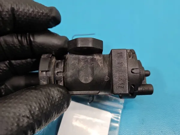 Soupape à vide OEM 8509323 pour BMW X6 E71 3.0D image 4