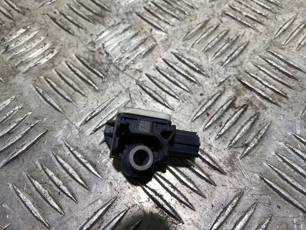 Subaru Outback Airbag-sensor OEM FBZ17437 image 2
