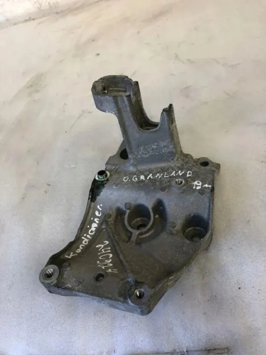 AC Compressor Mounting Bracket OEM 9823598480 image 2