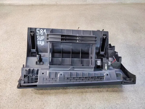 Passagerarhandskfack OEM 3V1857097AQ33 Skoda Superb III image 4
