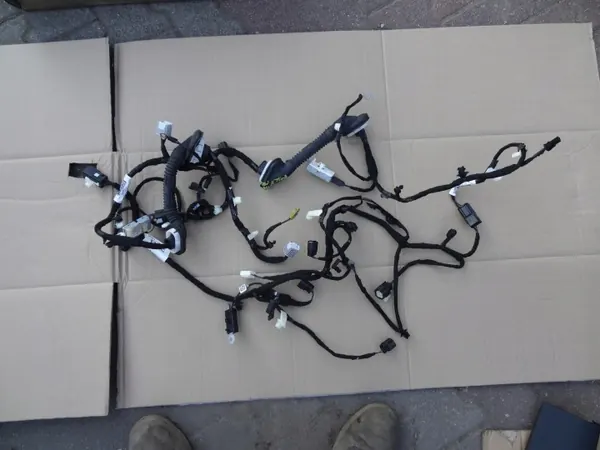 Cableado de portón Ford Kuga MK3 MX6T-14B562-ENBC image 2