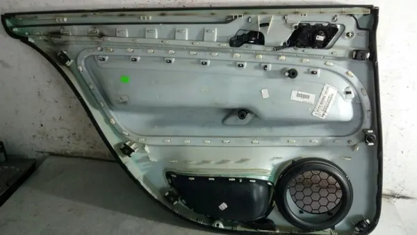 Rechter achterdeurpaneel OEM 3U5867210A Leer image 4