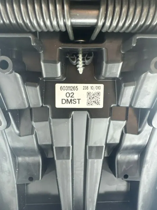 Apoio de braço consola Mazda CX-30 OEM 997MC09 image 8