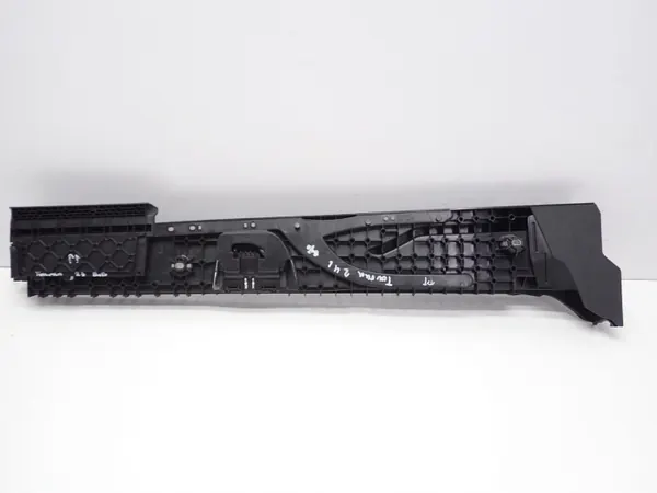 OEM 5TA864512C Höger Bagageutrymmessidopanel VW Touran image 4