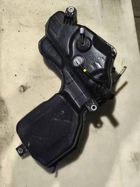 Réservoir AdBlue OEM 31550-S1900 pour Hyundai Santa Fe IV image 6