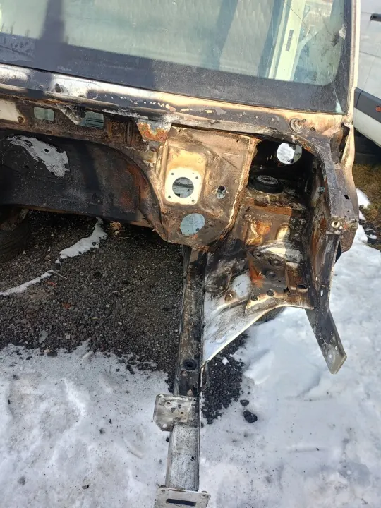 Mercedes Sprinter W910 Viertel vorne links OEM 5749840 image 4