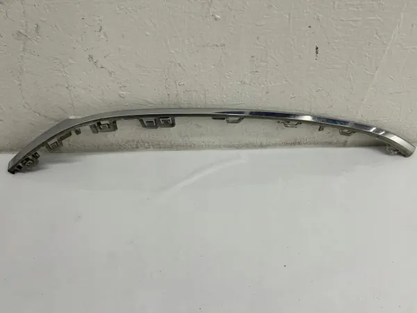OEM 3G0853254 Moldura Parachoques Delantera Derecha VW Passat B8 image 2