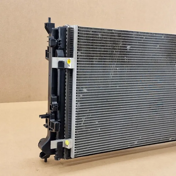 Radiador completo Renault Austral 1.2 E-TECH 200 Hybrid TCe 130 image 4