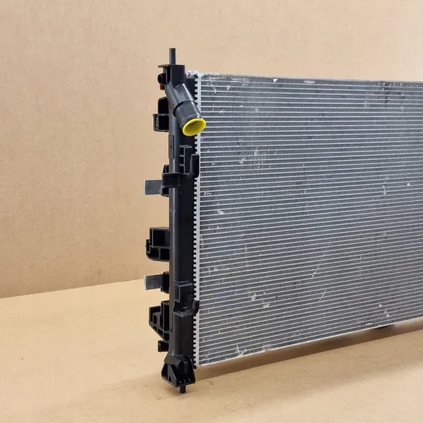 Radiador completo Renault Austral 1.2 E-TECH 200 Hybrid TCe 130 image 9