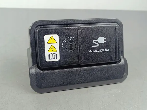 Tomada 12V Kia EV6 OEM 95190CVZD0 - Traseira image 2